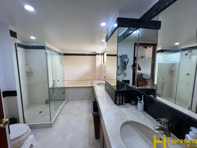 Casa de 4 alcobas en arriendo en Medellín, 378 m² · foto 22 de 24