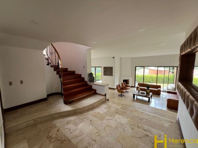 Casa de 4 alcobas en arriendo en Medellín, 378 m² · foto 23 de 24