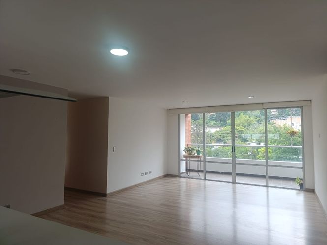 Apartamento de 3 alcobas en arriendo en San Lucas, Medellín, 136 m² · foto 2 de 20