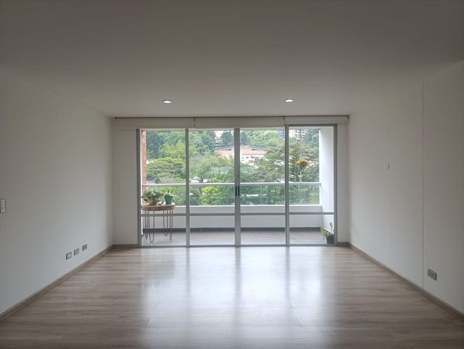 Apartamento de 3 alcobas en arriendo en San Lucas, Medellín, 136 m² · foto 3 de 20