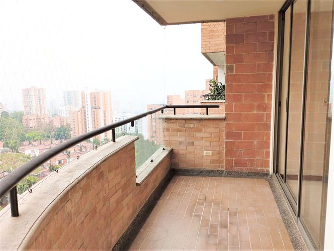 Apartamento de 3 alcobas en arriendo en El Poblado, Medellín, 112 m² · foto 17 de 19
