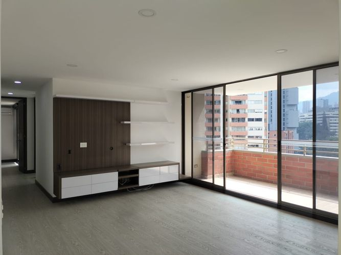 Apartamento de 3 alcobas en arriendo en El Poblado, Medellín, 123 m² · foto 2 de 20