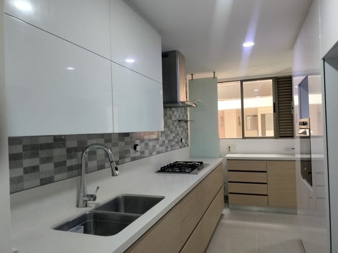 Apartamento de 3 alcobas en arriendo en El Poblado, Medellín, 123 m² · foto 4 de 20