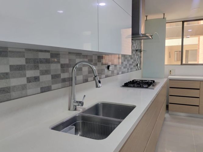 Apartamento de 3 alcobas en arriendo en El Poblado, Medellín, 123 m² · foto 5 de 20