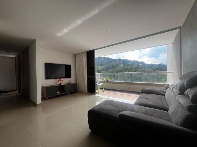 Apartamento de 3 alcobas en venta en Pantanillo, Envigado, 94 m² · foto 2 de 22
