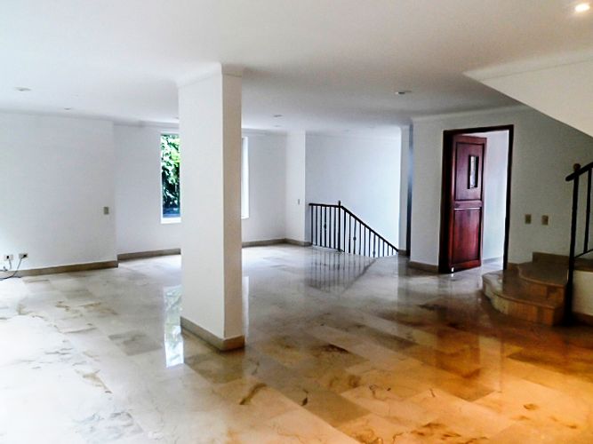 Casa de 3 alcobas en venta en El Poblado, Medellín, 340 m² · foto 3 de 15