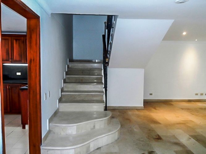 Casa de 3 alcobas en venta en El Poblado, Medellín, 340 m² · foto 4 de 15