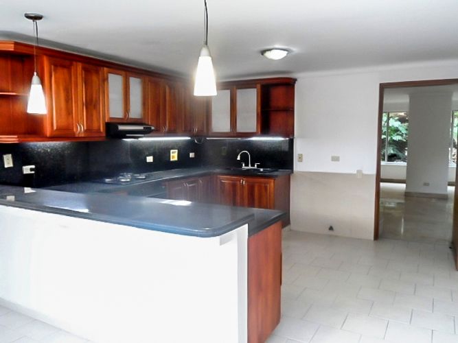 Casa de 3 alcobas en venta en El Poblado, Medellín, 340 m² · foto 5 de 15