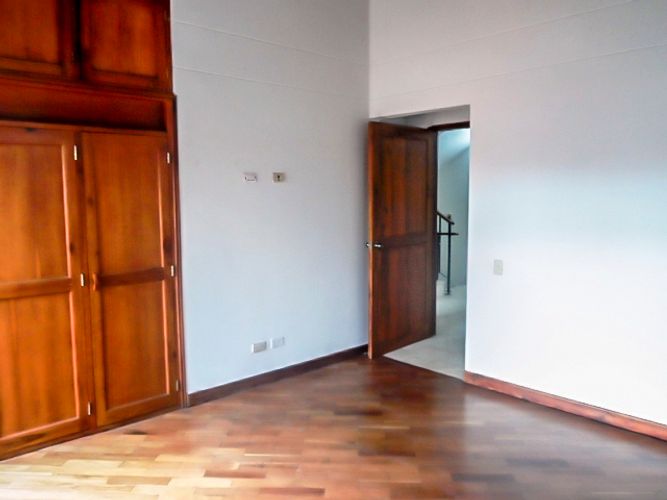 Casa de 3 alcobas en venta en El Poblado, Medellín, 340 m² · foto 8 de 15