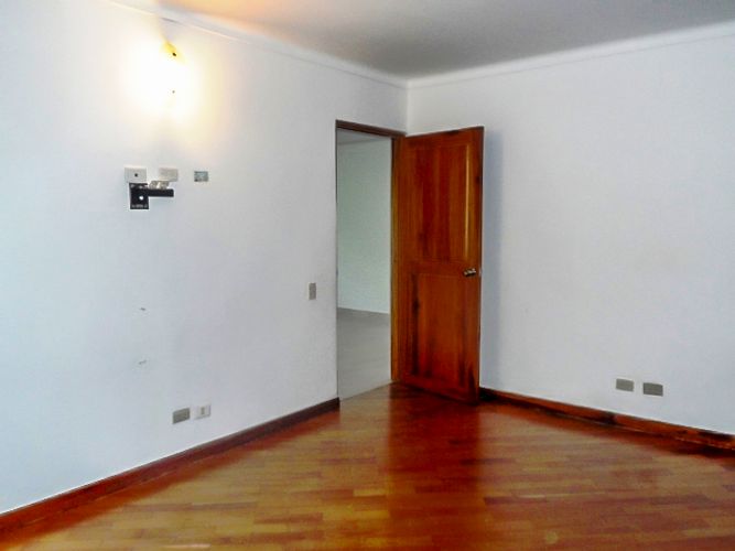 Casa de 3 alcobas en venta en El Poblado, Medellín, 340 m² · foto 10 de 15
