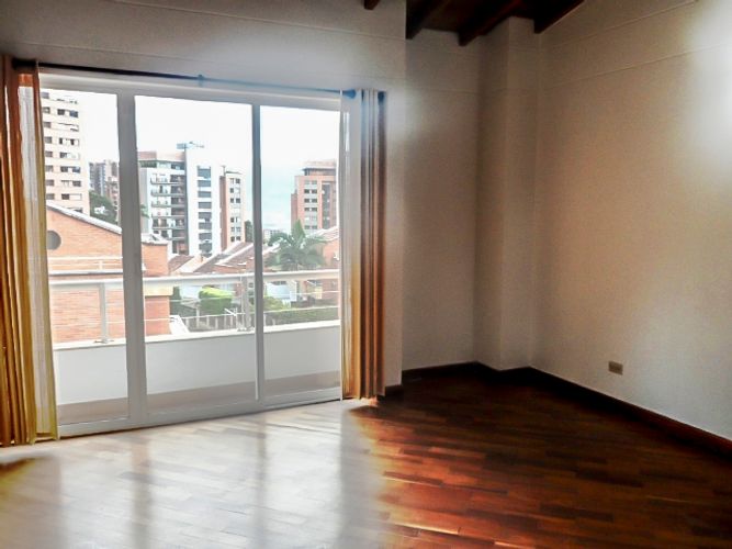 Casa de 3 alcobas en venta en El Poblado, Medellín, 340 m² · foto 11 de 15