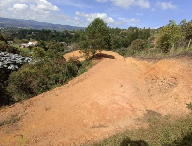 Lote en venta en La Clara, Guarne, 1834 m² · foto 3 de 7