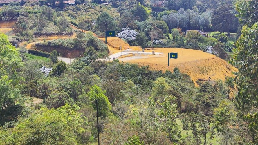 Lote en venta en La Clara, Guarne, 1834 m² · foto 4 de 7