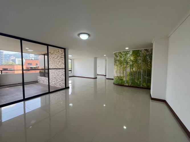 Apartamento de 3 alcobas en arriendo en El Poblado, Medellín, 157 m² · foto 2 de 16