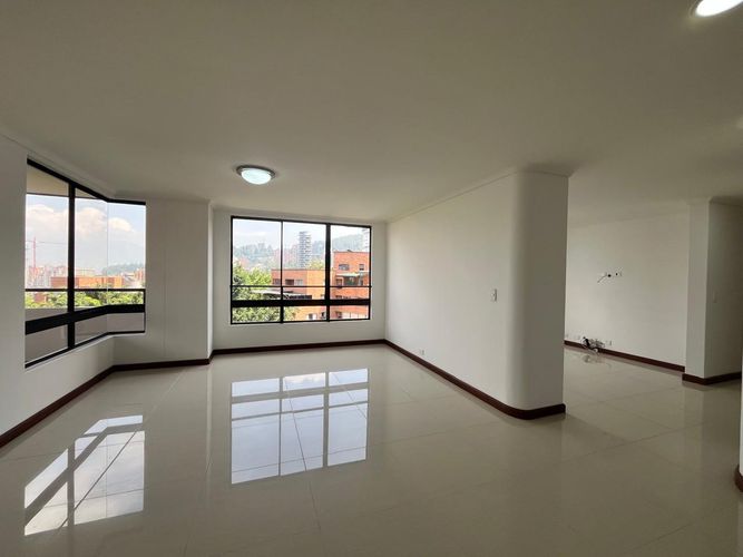 Apartamento de 3 alcobas en arriendo en El Poblado, Medellín, 157 m² · foto 4 de 16