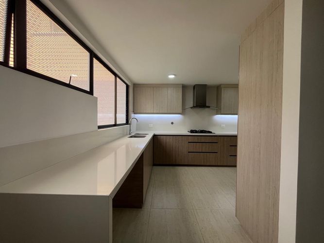 Apartamento de 3 alcobas en arriendo en El Poblado, Medellín, 157 m² · foto 7 de 16