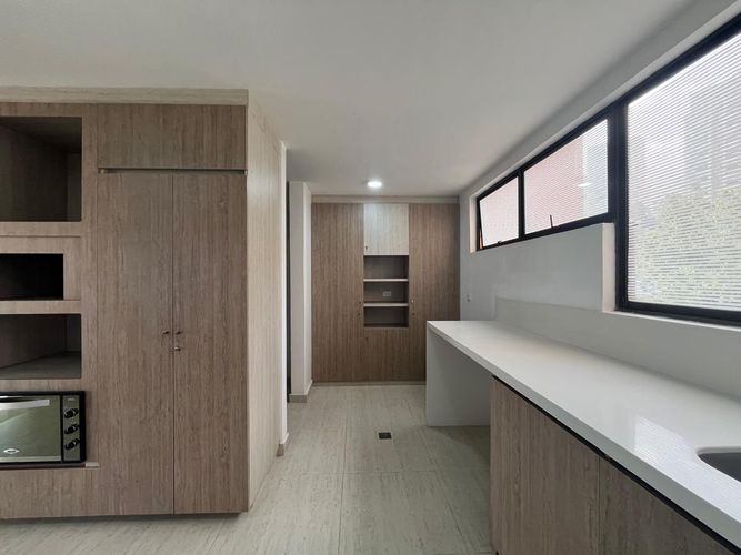 Apartamento de 3 alcobas en arriendo en El Poblado, Medellín, 157 m² · foto 8 de 16