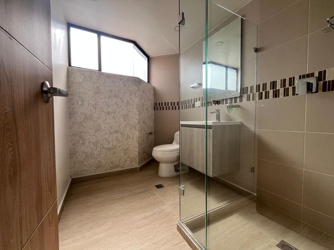 Apartamento de 3 alcobas en arriendo en El Poblado, Medellín, 157 m² · foto 16 de 16