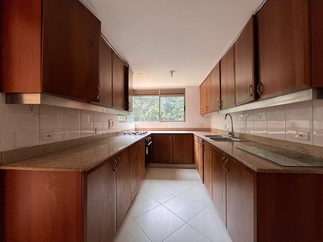 Apartamento de 3 alcobas en arriendo en El Poblado, Medellín, 215 m² · foto 6 de 20