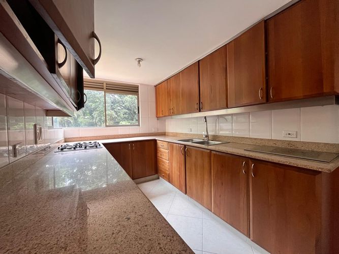 Apartamento de 3 alcobas en arriendo en El Poblado, Medellín, 215 m² · foto 7 de 20