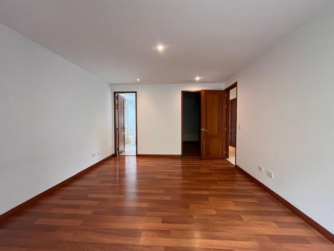 Apartamento de 3 alcobas en arriendo en El Poblado, Medellín, 215 m² · foto 15 de 20