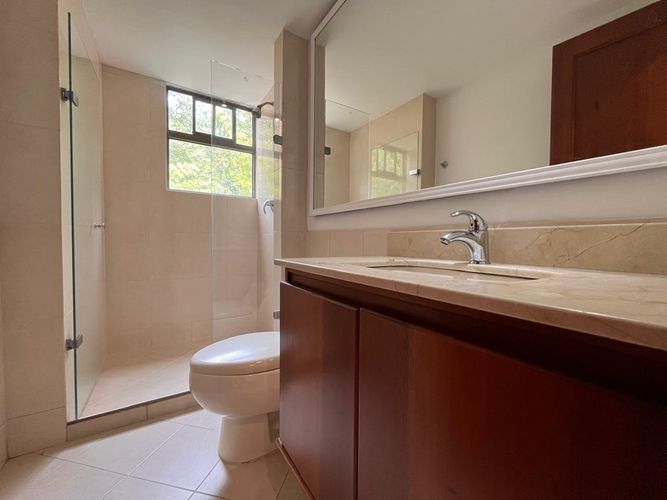 Apartamento de 3 alcobas en arriendo en El Poblado, Medellín, 215 m² · foto 17 de 20