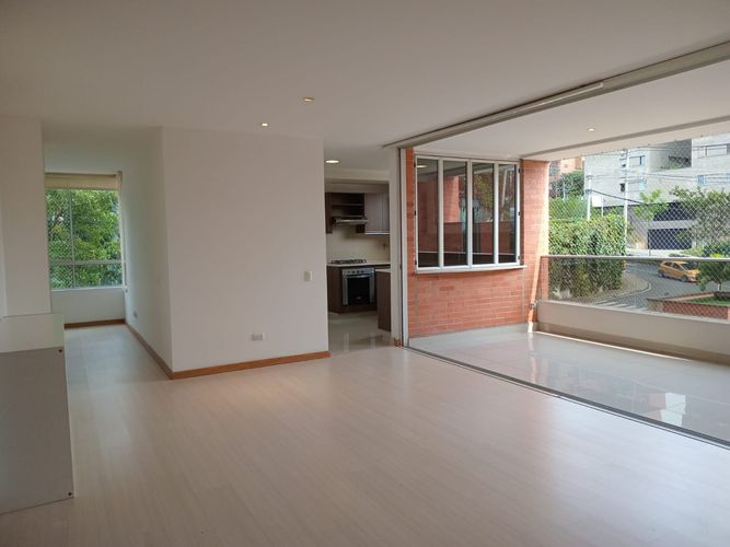 Apartamento de 3 alcobas en venta en Los Naranjos, Medellín, 128 m² · foto 2 de 19