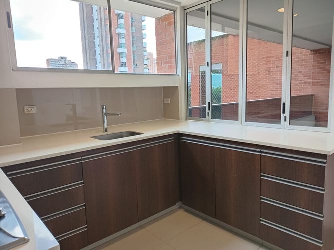 Apartamento de 3 alcobas en venta en Los Naranjos, Medellín, 128 m² · foto 6 de 19