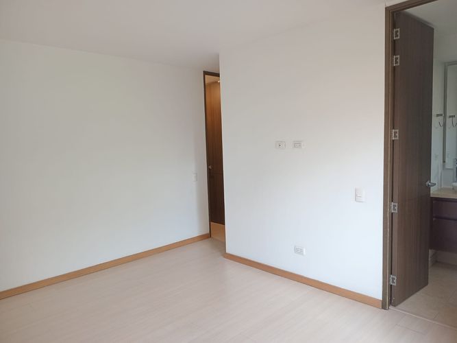 Apartamento de 3 alcobas en venta en Los Naranjos, Medellín, 128 m² · foto 7 de 19