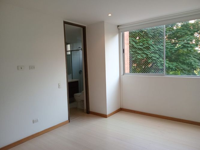 Apartamento de 3 alcobas en arriendo en Los Naranjos, Medellín, 128 m² · foto 8 de 19