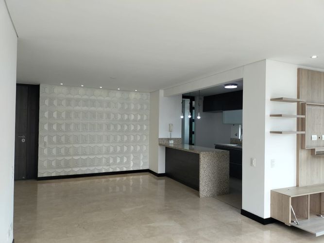 Apartamento de 3 alcobas en arriendo en El Poblado, Medellín, 160 m² · foto 3 de 17