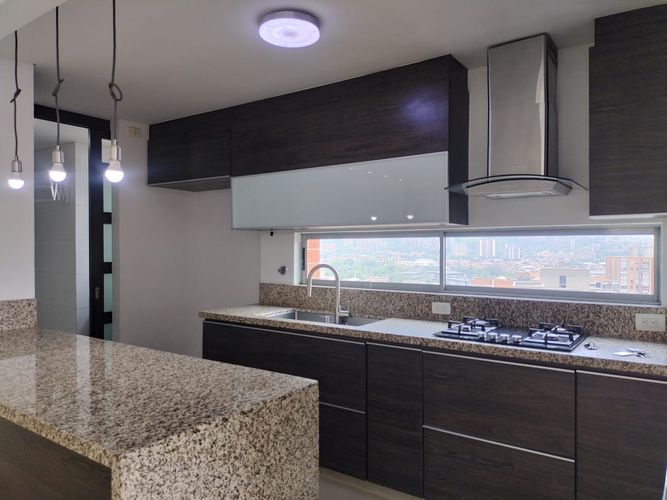 Apartamento de 3 alcobas en arriendo en El Poblado, Medellín, 160 m² · foto 5 de 17