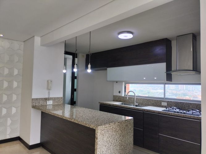 Apartamento de 3 alcobas en arriendo en El Poblado, Medellín, 160 m² · foto 6 de 17