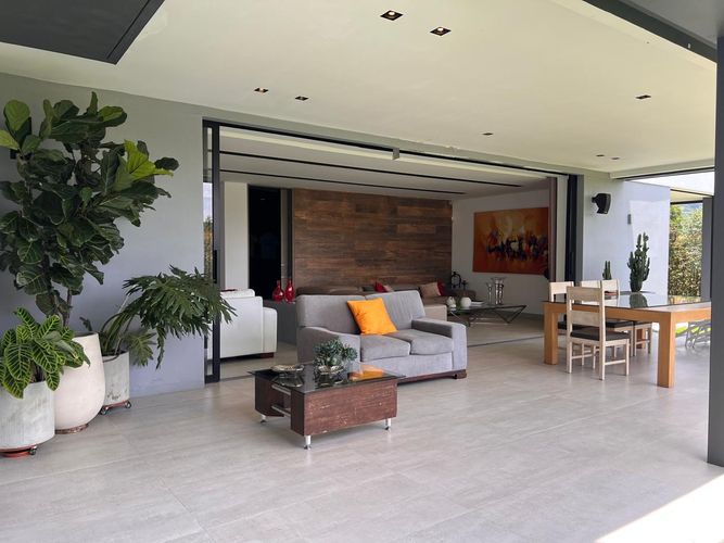 Casa de 5 alcobas en venta en Llano Grande, Rionegro, 800 m² · foto 2 de 19