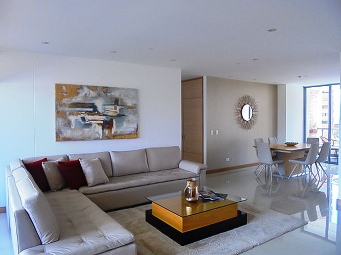 Apartamento de 3 alcobas en arriendo en El Poblado, Medellín, 188 m² · foto 3 de 17