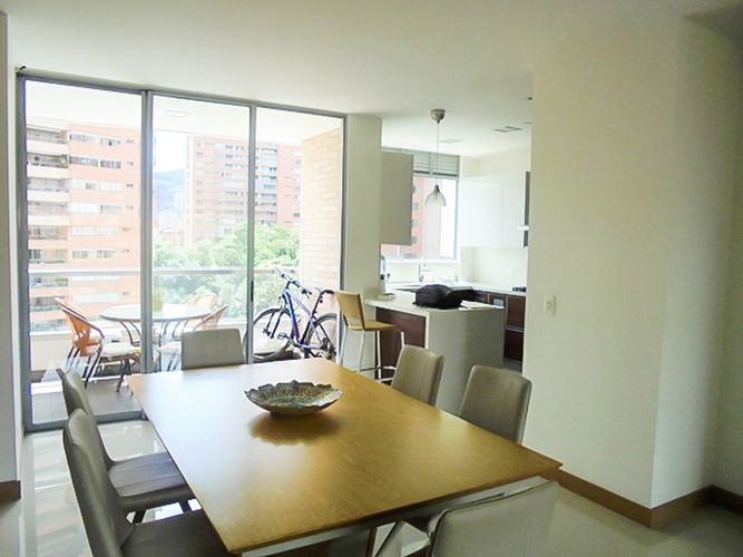 Apartamento de 3 alcobas en arriendo en El Poblado, Medellín, 188 m² · foto 4 de 17