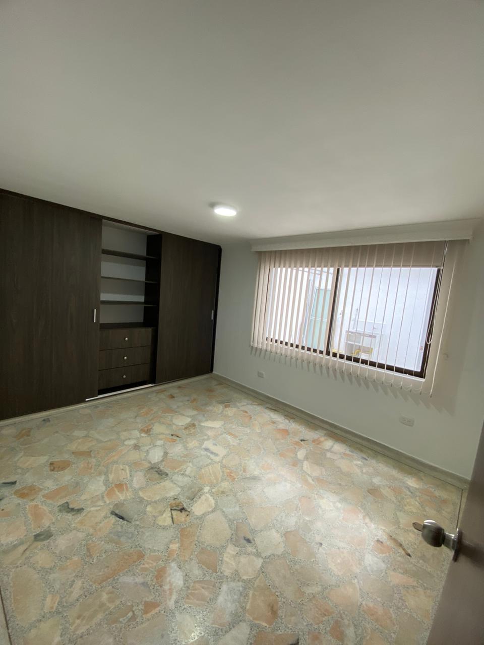 Apartamento en venta en Pinares, Pereira · foto 3 de 12