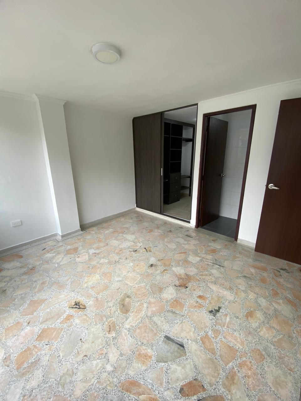 Apartamento en venta en Pinares, Pereira · foto 5 de 12