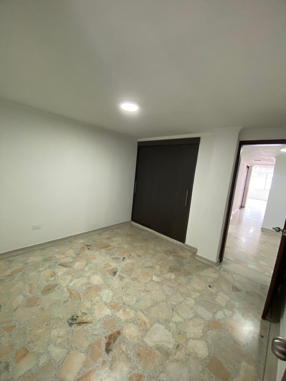 Apartamento en venta en Pinares, Pereira · foto 7 de 12