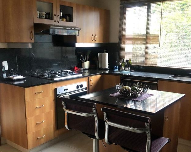 Apartamento de 3 alcobas en venta en Los Naranjos, Medellín, 218 m² · foto 3 de 6