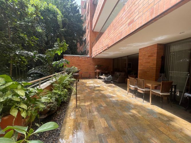 Apartamento de 3 alcobas en venta en Los Naranjos, Medellín, 218 m² · foto 5 de 6