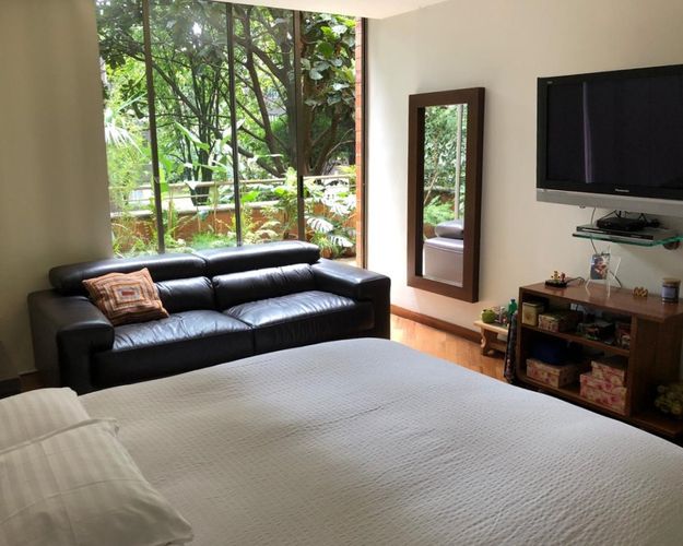 Apartamento de 3 alcobas en venta en Los Naranjos, Medellín, 218 m² · foto 6 de 6