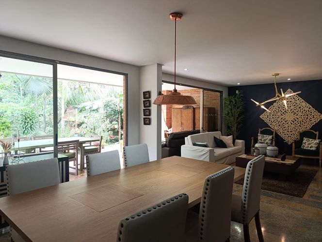 Casa de 3 alcobas en venta en El Poblado, Medellín, 256 m² · foto 2 de 20