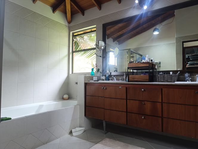 Casa de 3 alcobas en venta en El Poblado, Medellín, 256 m² · foto 13 de 20