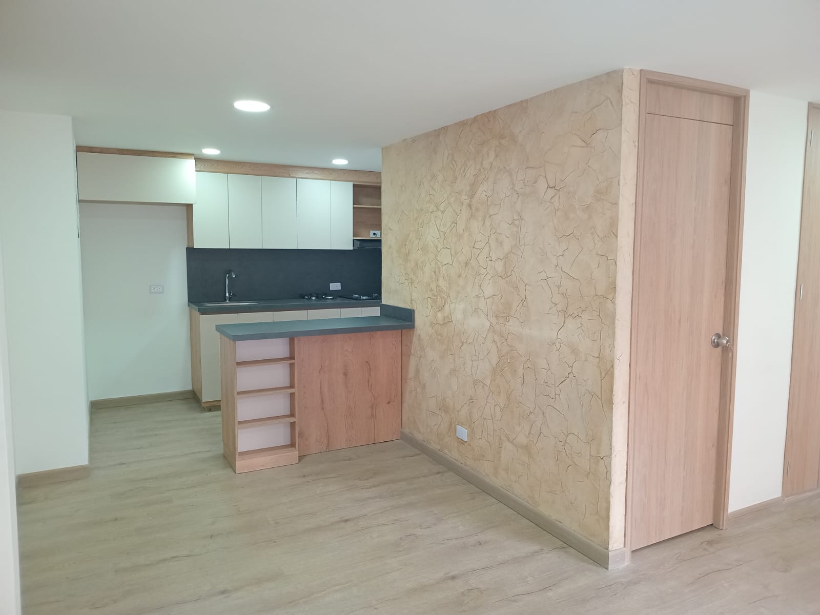 Apartamento en venta en El Poblado, Medellín · foto 3 de 16