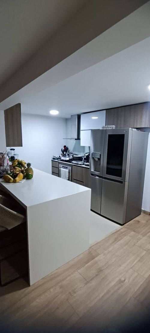 Apartamento de 3 alcobas en arriendo en Loma De Los Bernal, Medellín, 97 m² · foto 2 de 18