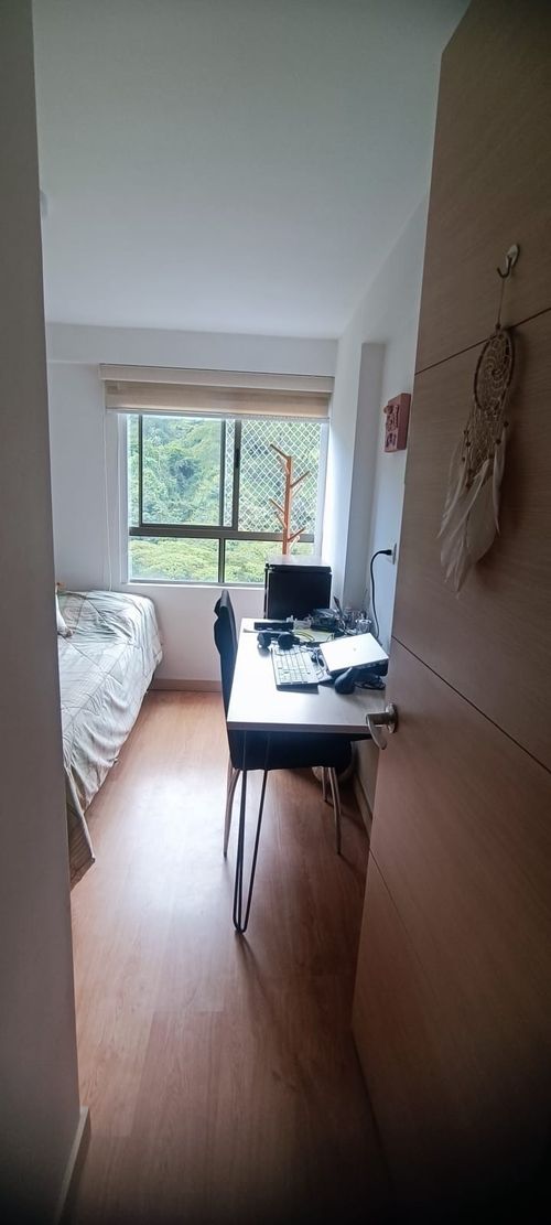 Apartamento de 3 alcobas en arriendo en Loma De Los Bernal, Medellín, 97 m² · foto 6 de 18