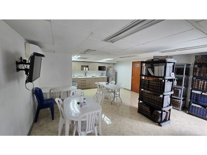 Bodega en arriendo en El Poblado, Medellín, 400 m² · foto 6 de 19