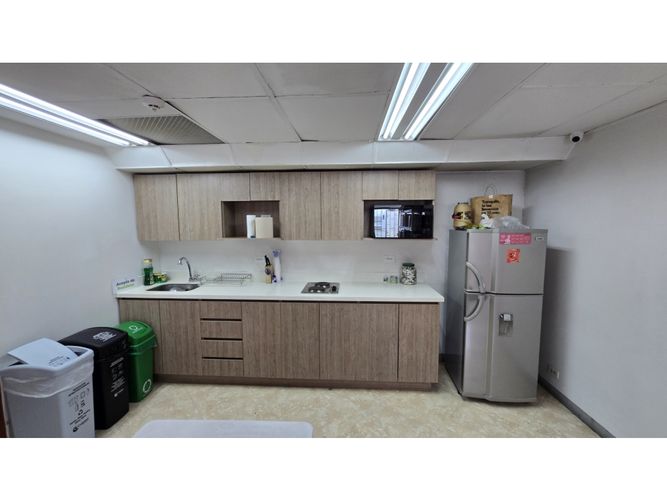 Bodega en arriendo en El Poblado, Medellín, 400 m² · foto 7 de 19
