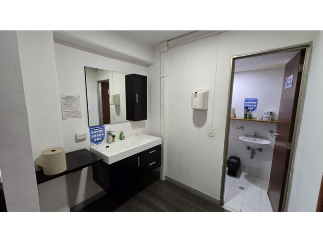 Bodega en arriendo en El Poblado, Medellín, 400 m² · foto 18 de 19